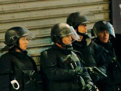 В парижском Сен-Дени найдено тело 3-его предполагаемого террориста