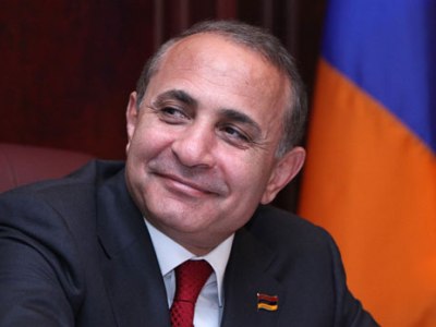 Վարչապետը նախարարների հորդորել է հետնամուտքից դուրս չգալ եւ հաղորդակցվել լրագրողների հետ