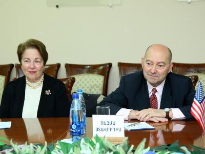 Armenia MOD discusses cooperation with Fletcher School and Tavitian Foundation (PHOTOS)