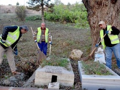 Abandoned Armenian cemetery in Turkey is cleaned of garbage