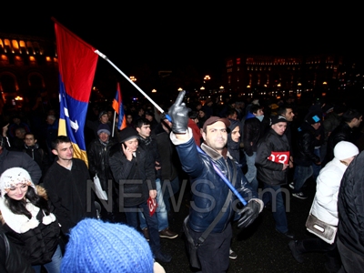 Opponents of constitutional changes in Armenia hold march in downtown Yerevan