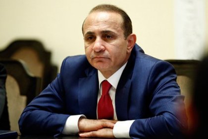 «Հրապարակ». Հովիկ Աբրահամյանը զգուշացրել է ԲՀԿ վերնախավին, որ վերջ տան «բազառներին»