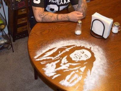Mexican artist makes portraits of celebrities from salt