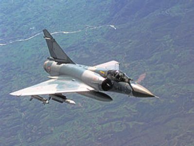Французский военный самолет совершил аварийную посадку на Кипре