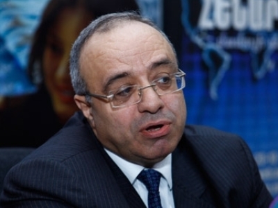 Դպրոցական դասագրքերի լեզուն բարդ է եւ երեխաների համար դժվար ընկալելի. Սերգո Երիցյան