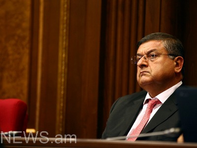 «Իրատես de facto». Ջհանգիրյանն էլ է «գլխի ճարը տեսնում»