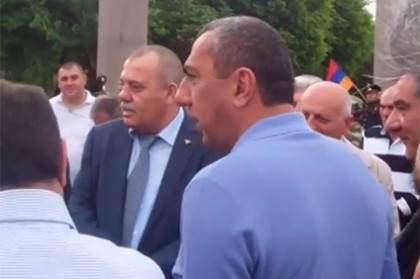 «Հրապարակ». Գեներալ Մանվելն ու Սամվել Ալեքսանյանը վերջերս բարիշել են. «Էլի ախպեր են»