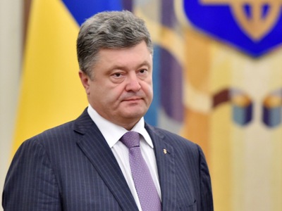 Порошенко поручил нарастить военные возможности Украины на границе с Крымом