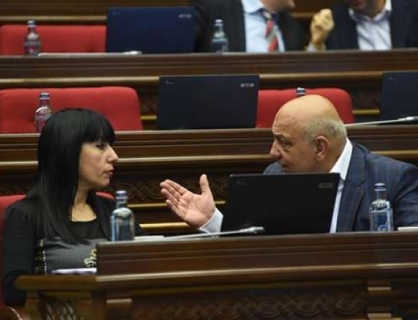 «Իրավունք». Նաիրա Զոհրաբյանի դաշտ չեմ մտնում. Աբրահամ Մանուկյանը նիստ է հրավիրել
