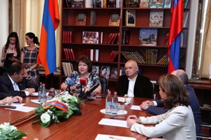 «Հրապարակ». Կիսիլյով երկրո՞րդ. «Գրիբոյեդով» ակումբն իր նոր հավաքն անցկացրել է նույն ոգով