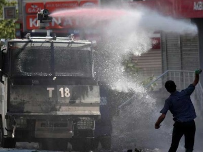 Russia MFA: Water cannons against freedom of press are ordinary picture in Turkey