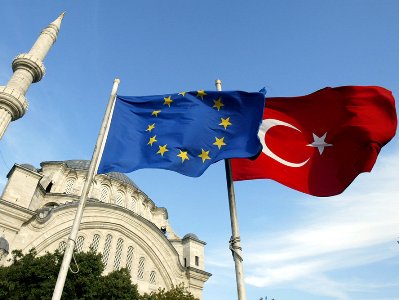 Turkey agrees to take back all migrants in return for €20bn