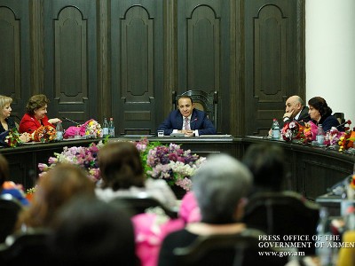 Հովիկ Աբրահամյանն ընդունել է համայնքների կին ղեկավարներին (ֆոտո)