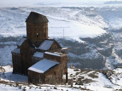 BBC. Անիում միայն քամու ձայնն է լսվում Հայաստանի հետ սահմանի կիրճից (Ֆոտո)