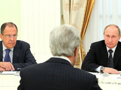 Завершилась 4-часовая встреча Путина с Лавровым и Керри