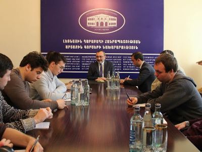 Karabakh FM receives Hungarian students
