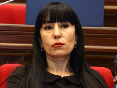 «Ժամանակ». Նաիրա Զոհրաբյանը կոչ է անում սելֆի անող ոհմակին Արցախից արագ հետ կանչել Երեւան