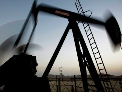 Нефть дешевеет на фоне сомнений относительно успешности встречи в Дохе