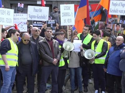 Բողոքի ցույց Բրյուսելում Ադրբեջանի դեսպանատան առջեւ (ֆոտո)
