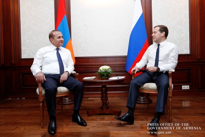 «Ժողովուրդ». Գնում եք Մոսկվա, որ ի՞նչ անեք. ակամա ընդունեցին Ադրբեջանին չնեղացնելու մտահոգությունը