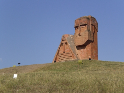 «Հրապարակ». Պատերազմի 2-րդ օրն արդեն ասում էին, որ պետք է կանգնեցնել ՀՀ-ից Արցախ մեկնող հյուրերի հոսքը