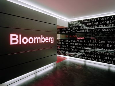 Bloomberg назвал самую выгодную валюту 2016 года