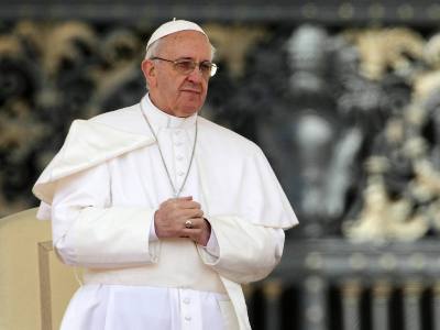 Pope makes apostolic visit to Lesbos island