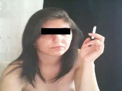 В Румынии учительницу географии уволили за съемки в порно