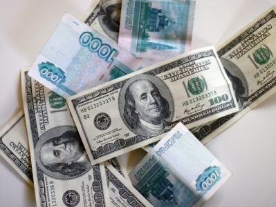 Курс рубля обвалился после переговоров в Дохе