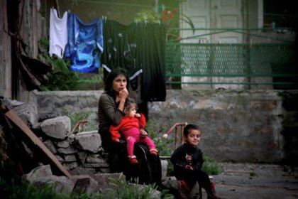Newspaper: Armenia poverty is at 76%