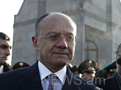 Armenia defense minister heads for Russia