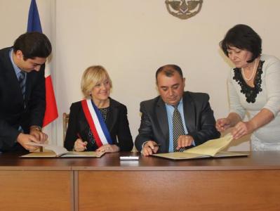 Ադրբեջանը սպառնում է ֆրանսիացի պատգամավոր Մարլեն Մուրիեին (Ֆոտո)