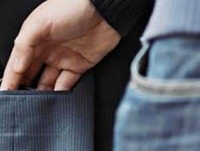 Գողացել է դրամապանակը
