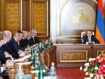 Armenian PM receives a group of German businessmen (PHOTO)