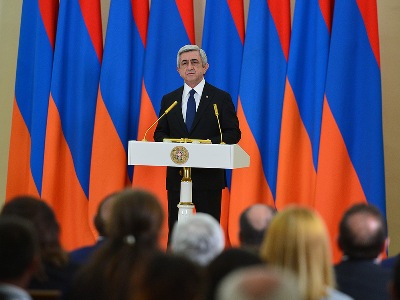 Նրանք մի քանի օրում աշակերտից դարձան ուսուցիչներ. Սերժ Սարգսյանը հետմահու պարգեւներ հանձնեց (Ֆոտո)