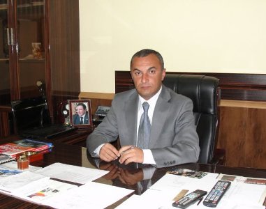 «Ժողովուրդ». Մուշեղ Պետոյանի հայրը Արթիկի քաղաքապետարանի աշխատակիցներին սպառնացել է