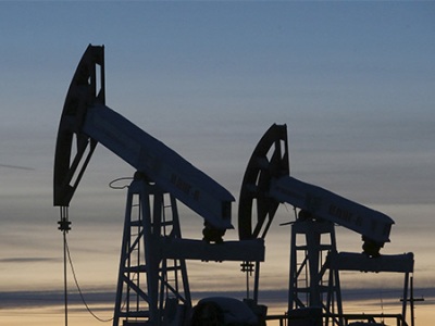Доходы стран ОПЕК от продажи нефти упали вдвое