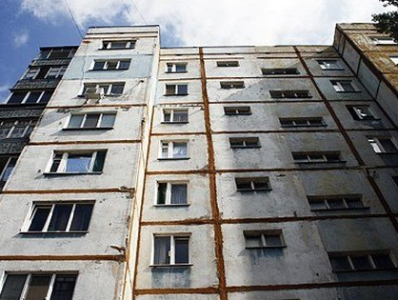 Причиной падения девушки с 7-го этажа в Ереване могла стать попытка сделать селфи