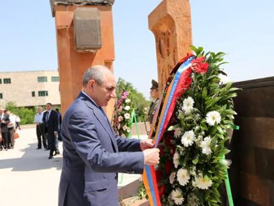 Անհետ կորածների հիշատակի օրվա կապակցությամբ Բակո Սահակյանն այցելել է հուշահամալիր