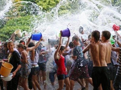 Հայաստանում տոնում են Վարդավառը