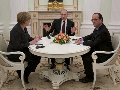 Putin, Hollande and Merkel discuss Ukraine