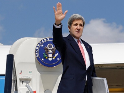 John Kerry makes a surprise visit to Iraq