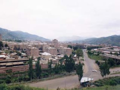 Լյուստրան շարժվում էր, պատուհանները դղրդում էին. երկրաշարժի ժամանակ մարդիկ տներից դուրս են եկել