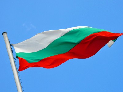 Налбандян вручил завершающему дипломатическую миссию послу Болгарии почетную медаль МИД Армении