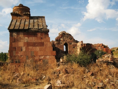 Բյուրականցիները հանդիպել են նախարարության ներկայացուցչի հետ. եկեղեցու՝ բարեկարգած տարածքն առայժմ չեն քանդի