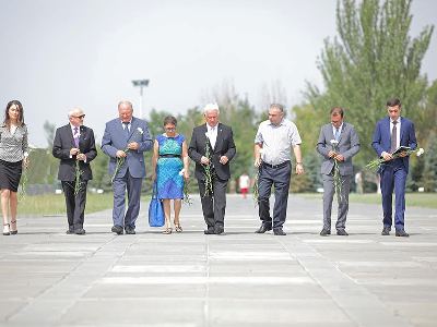 US congressman visits Armenian Genocide Memorial (PHOTOS)