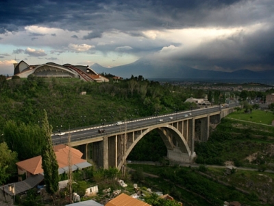 21-ամյա քաղաքացին Կիեւյան կամրջից ինքնասպան լինելու փորձ է արել