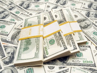 Դոլարը մի փոքր թանկացել է, իսկ եվրոն էժանացել է մոտ 2,5 դրամով