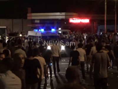 В результате стычки в Ереване пострадали около полусотни человек