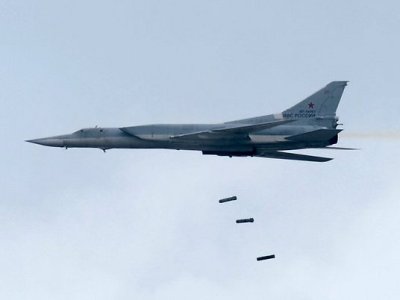 Российские Ту-22М3 нанесли удар по объектам ИГ в Сирии